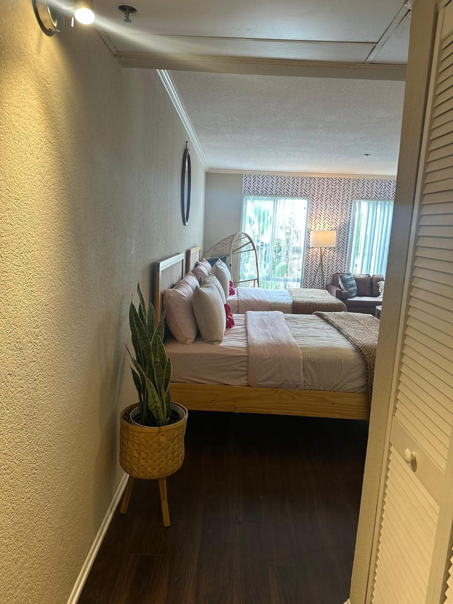 Loft Apartments At Hollywood Free Parking Close To Studios Universal Los Angeles Bagian luar foto