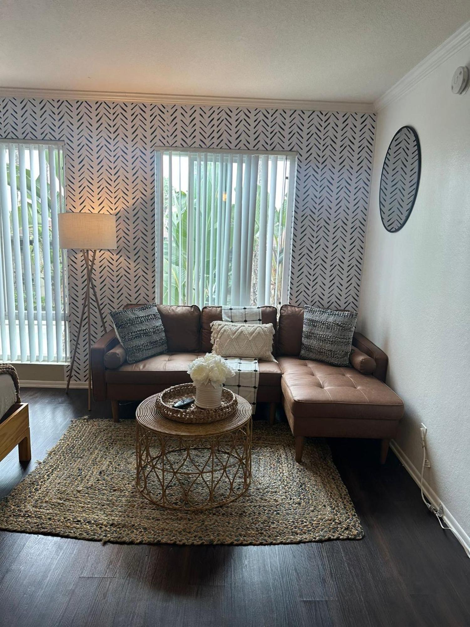 Loft Apartments At Hollywood Free Parking Close To Studios Universal Los Angeles Bagian luar foto